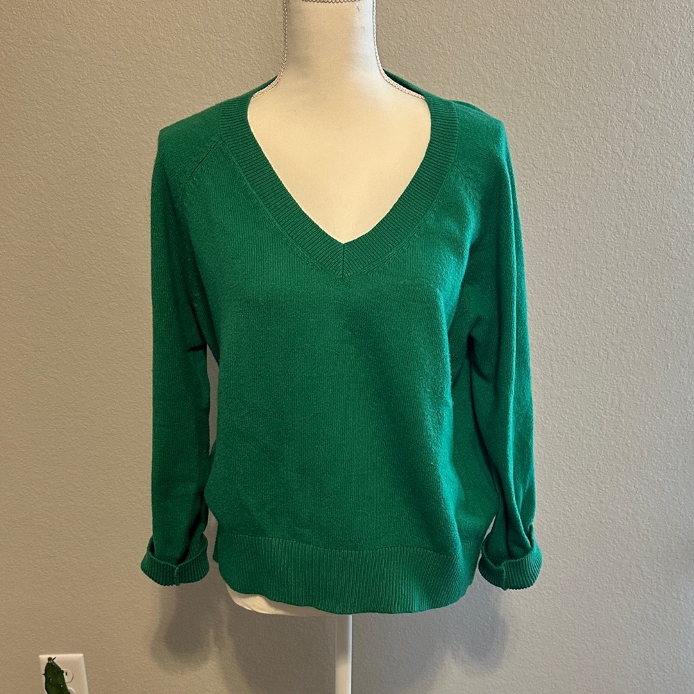 Old Navy Women's Emerald V-Neck Sweater